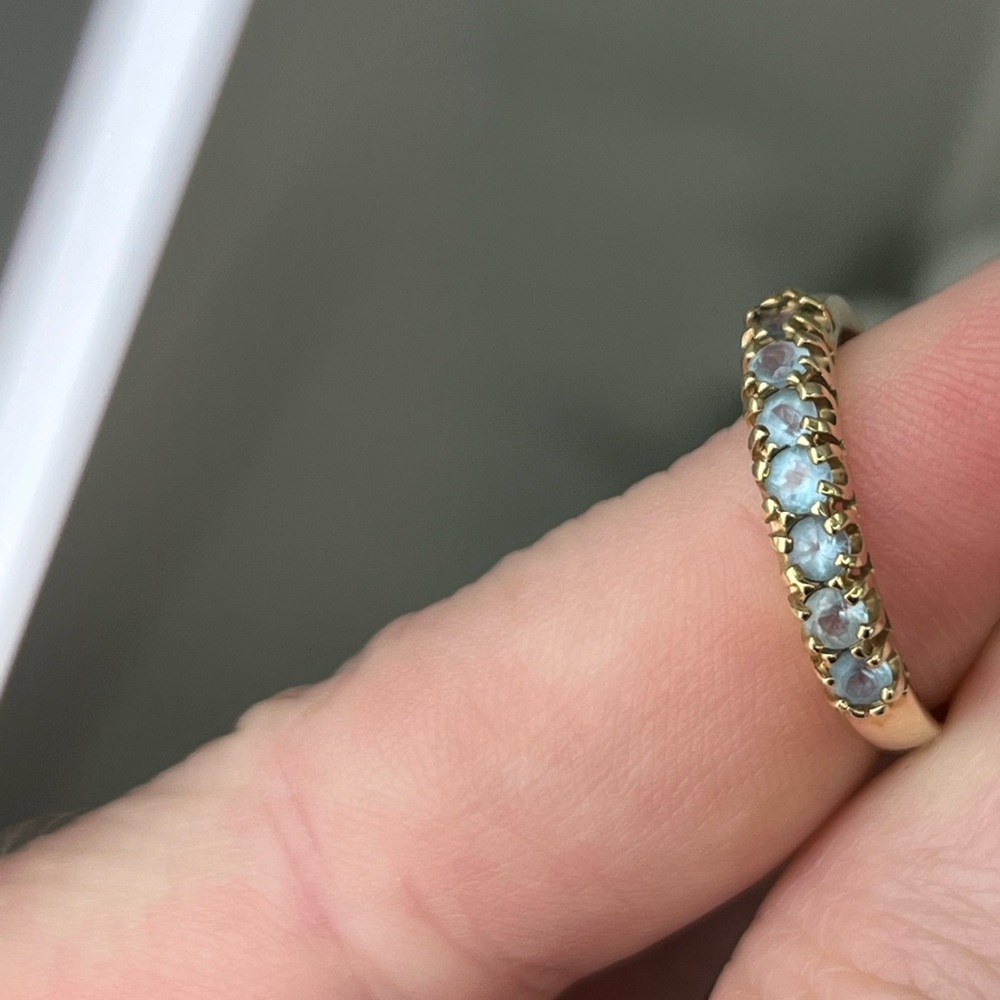 ✨ Vintage 10K Gold Natural Aquamarine Band Ring – Estate Beauty! ✨ - Picture 10 of 17